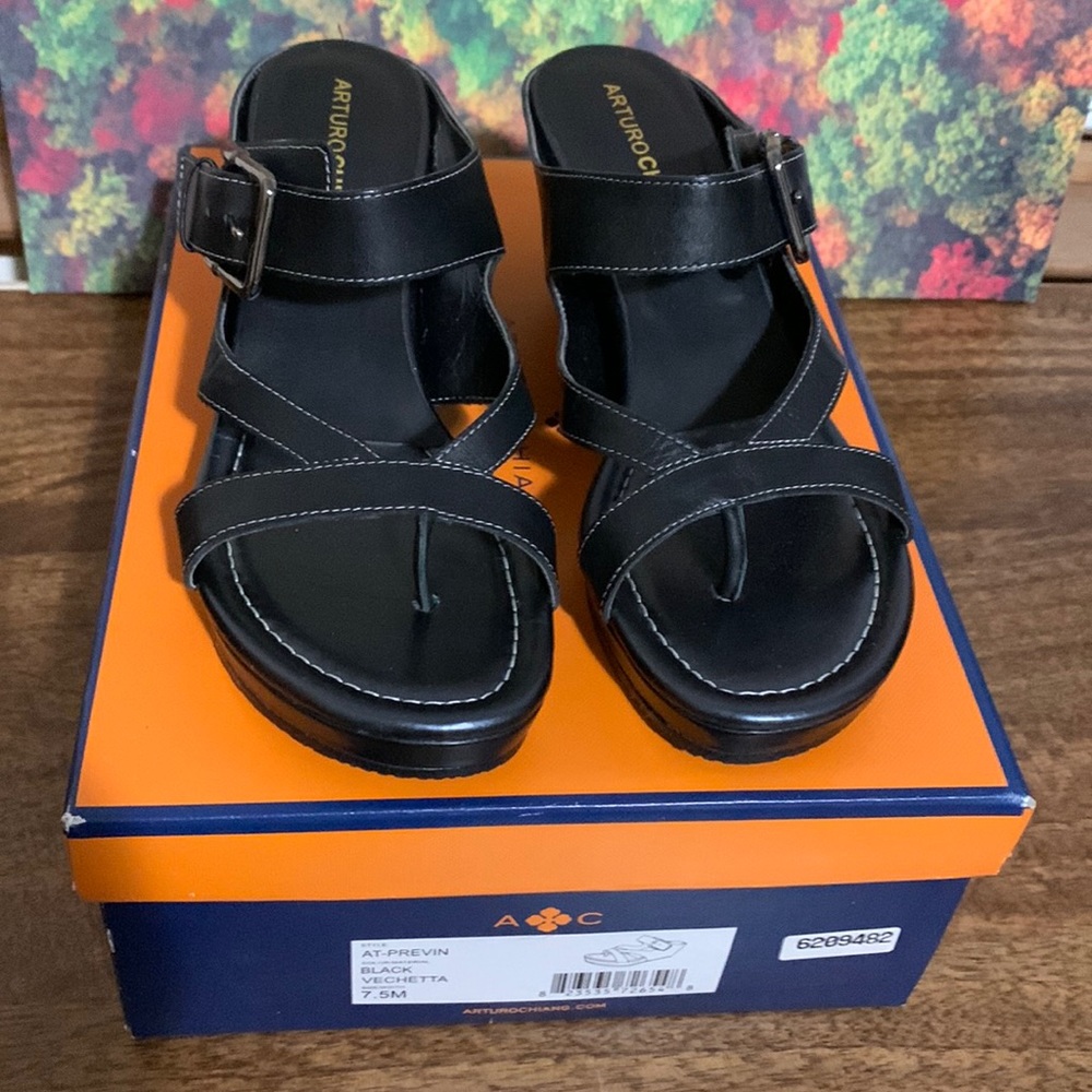 ARTURO CHIANG THONG  WEDGE SANDAL worn twice BLACK 7.5